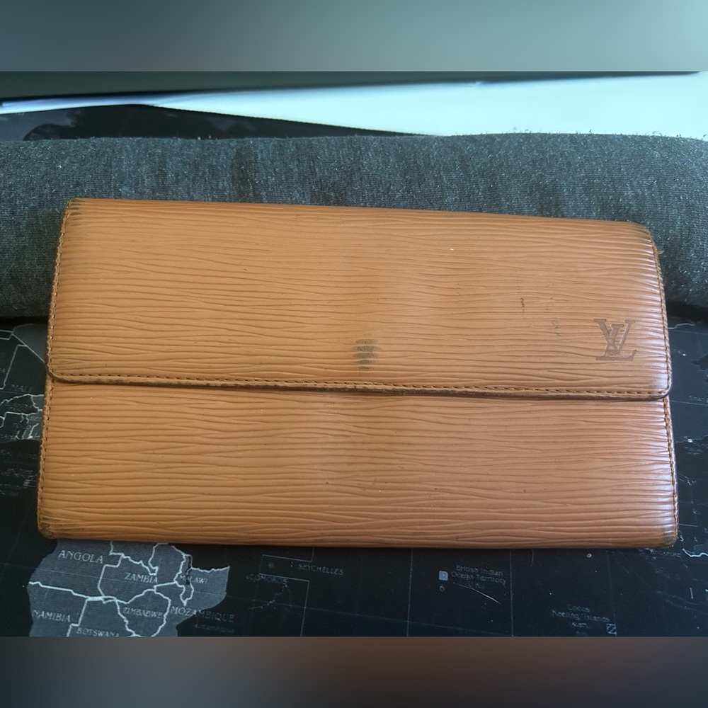 Louis Vuitton brown/tan Epi leather wallet
